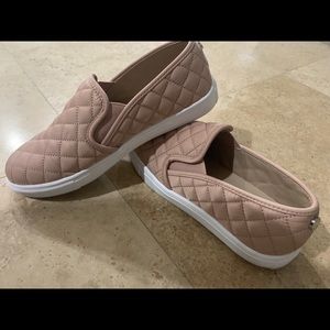 Steve Madden slip ons
